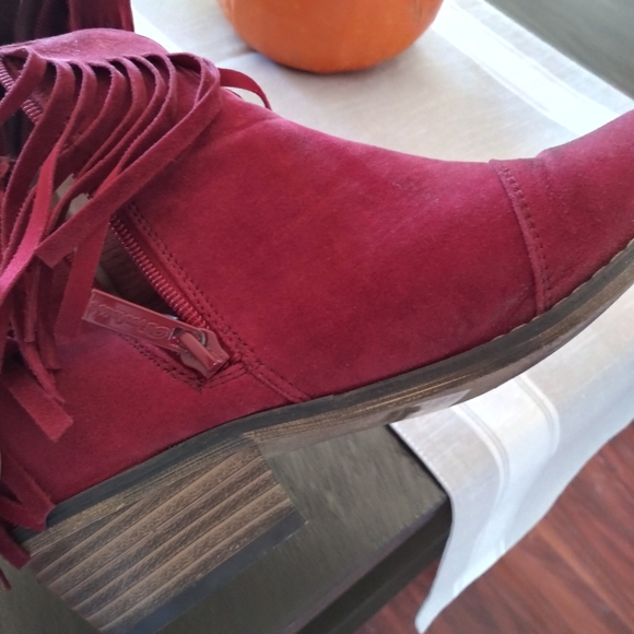 Boots - Picture 4 of 5